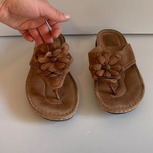 Clarks sandals. Size 7.5M. Tan.